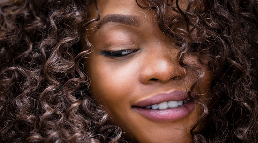 Curly hair comes in all different shapes and sizes. From the loose and wavy type 2A hair, to the thick and coily type 4D hair. Your hair type actually determines a lot about your hair.
